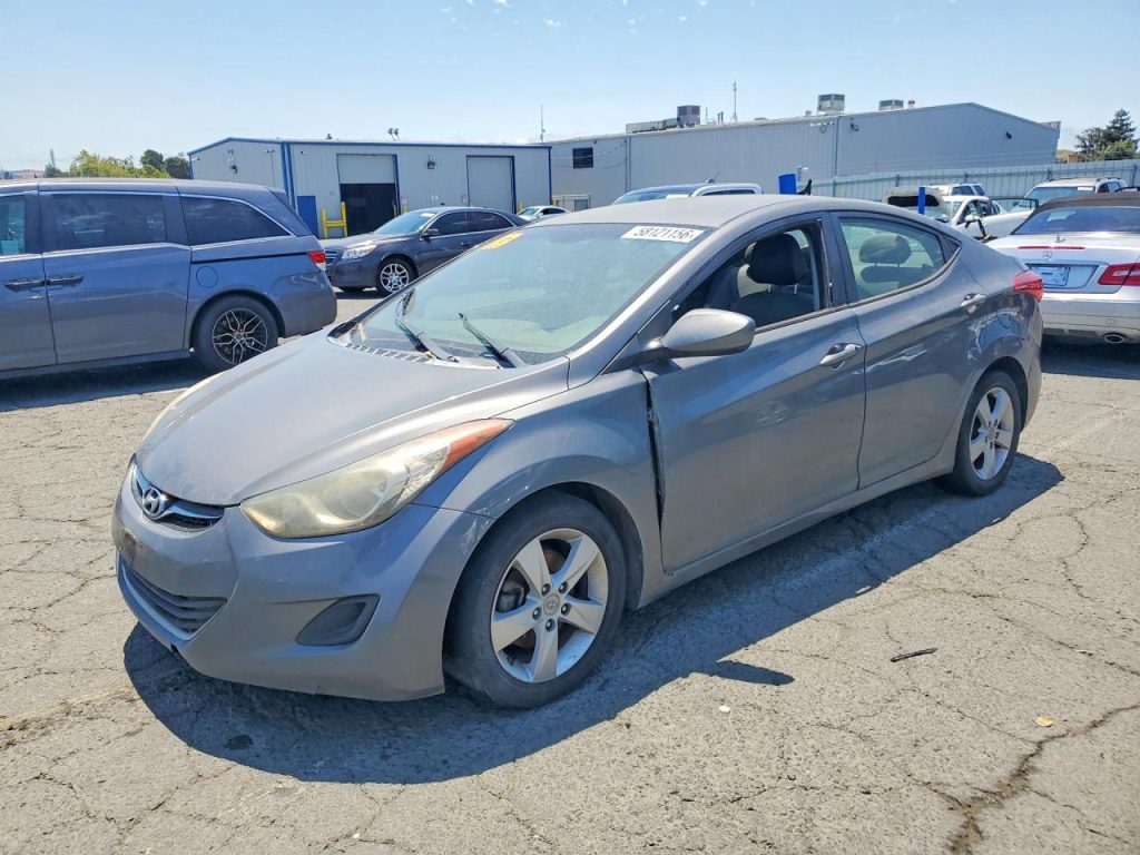 2013 HYUNDAI ELANTRA
