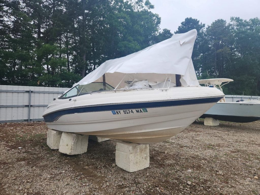 2004 CHAPARRAL BOAT