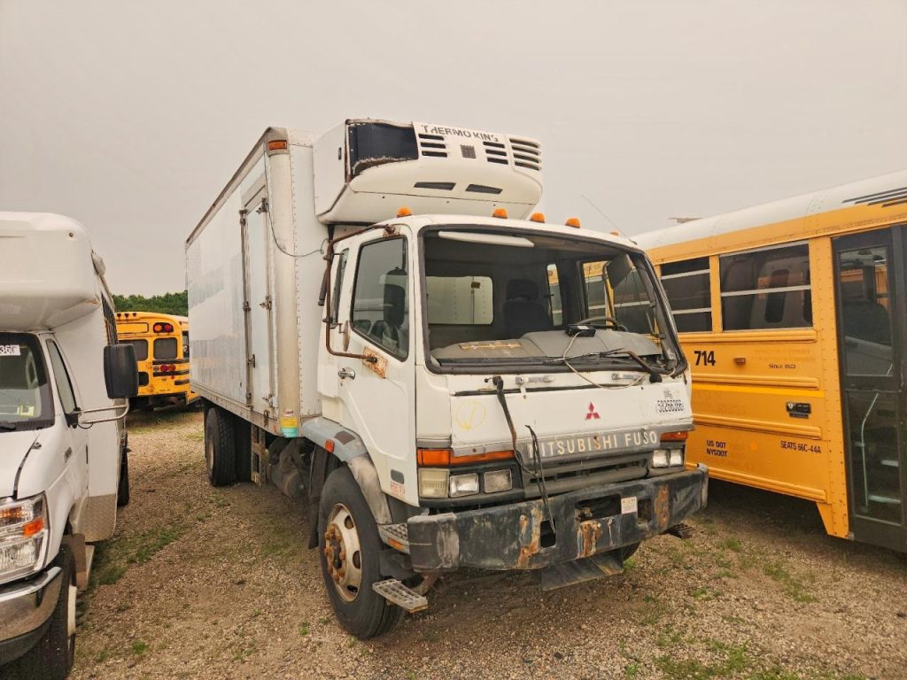 2001 MITSUBISHI FUSO TRUCK OF AMERICA INC FM